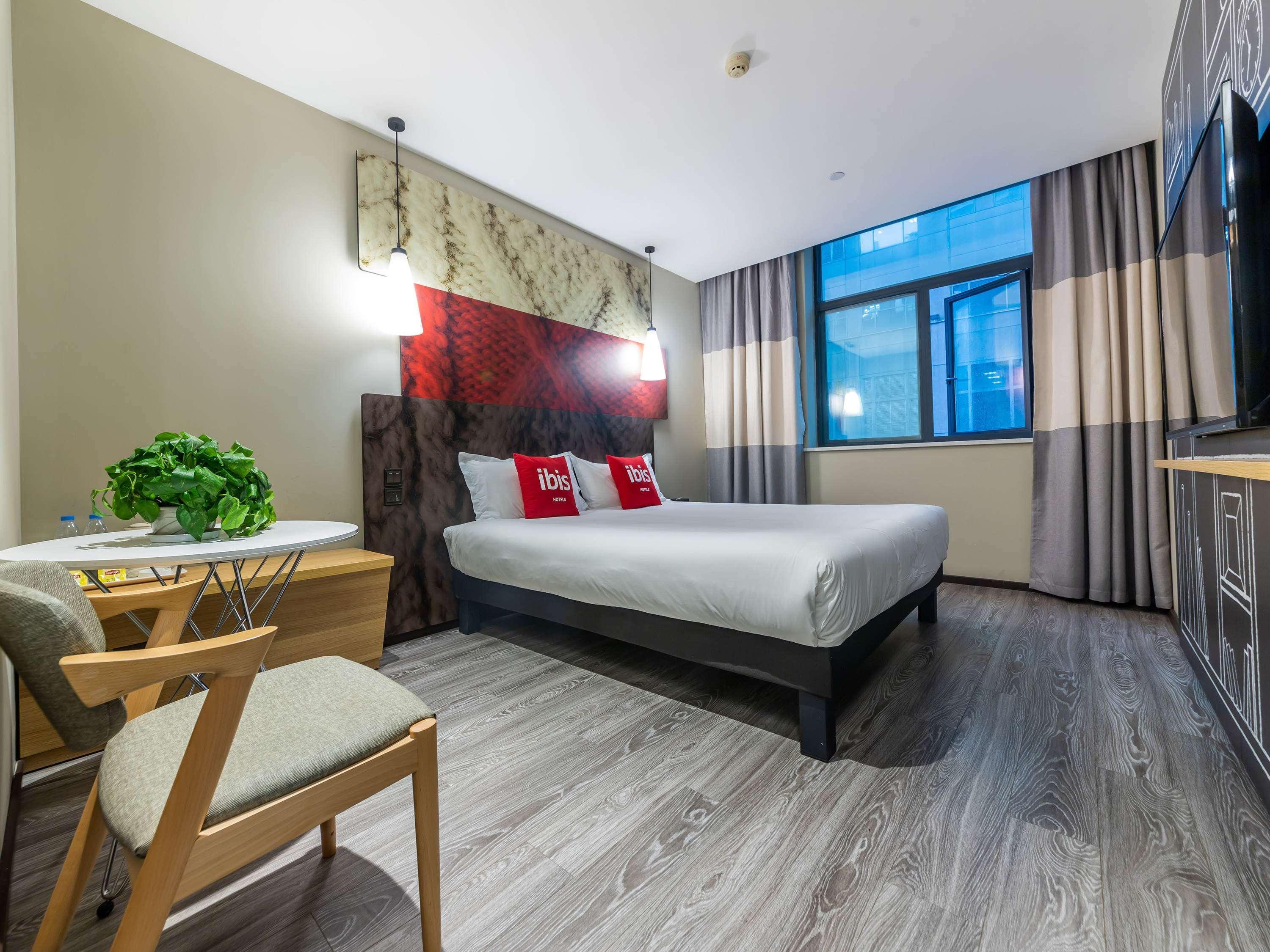 Ibis Chongqing Jiefangbei Pedestrian Street Hotel מראה חיצוני תמונה