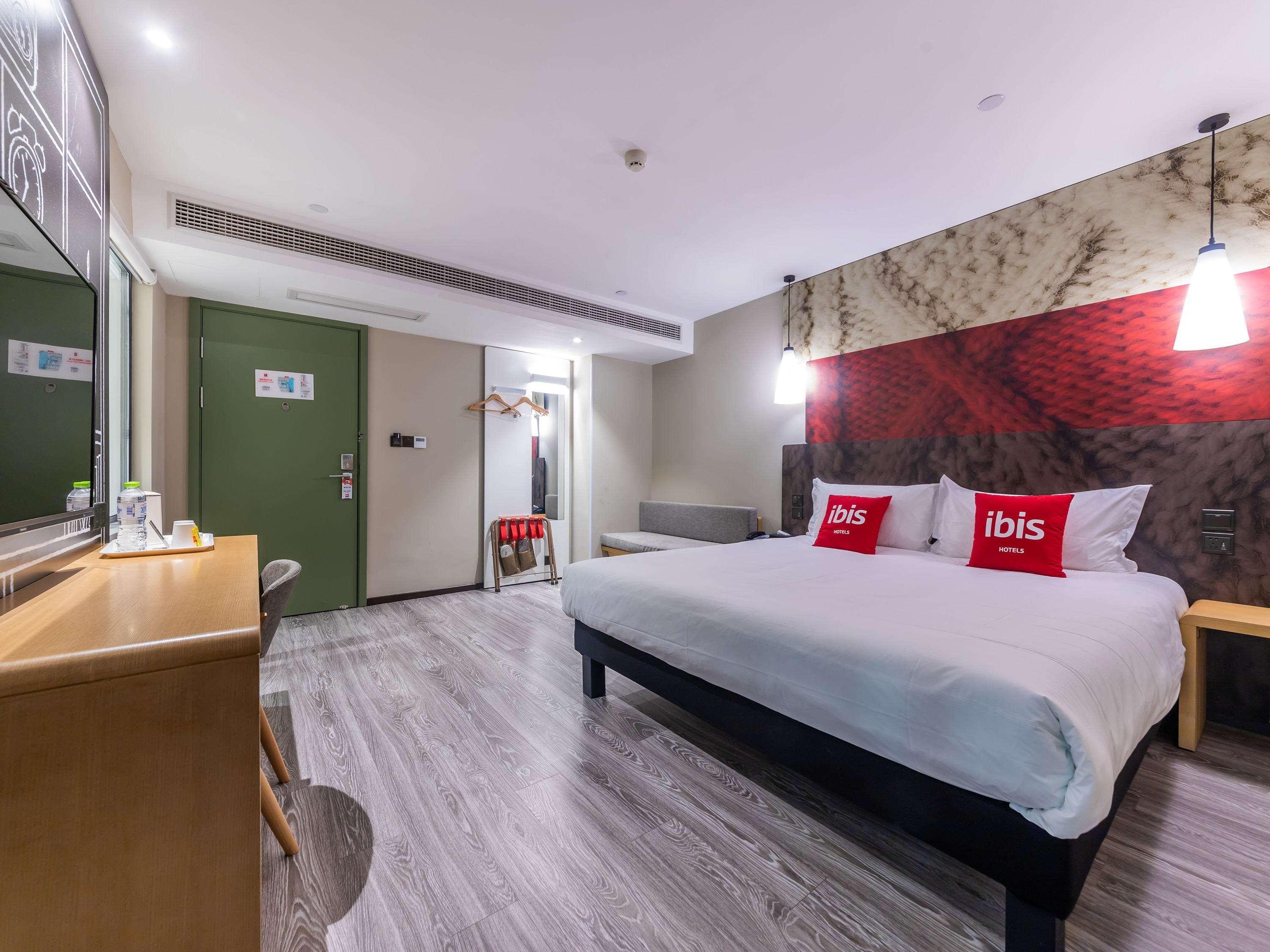 Ibis Chongqing Jiefangbei Pedestrian Street Hotel מראה חיצוני תמונה