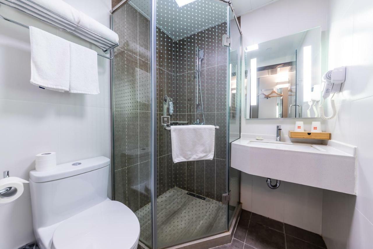 Ibis Chongqing Jiefangbei Pedestrian Street Hotel מראה חיצוני תמונה
