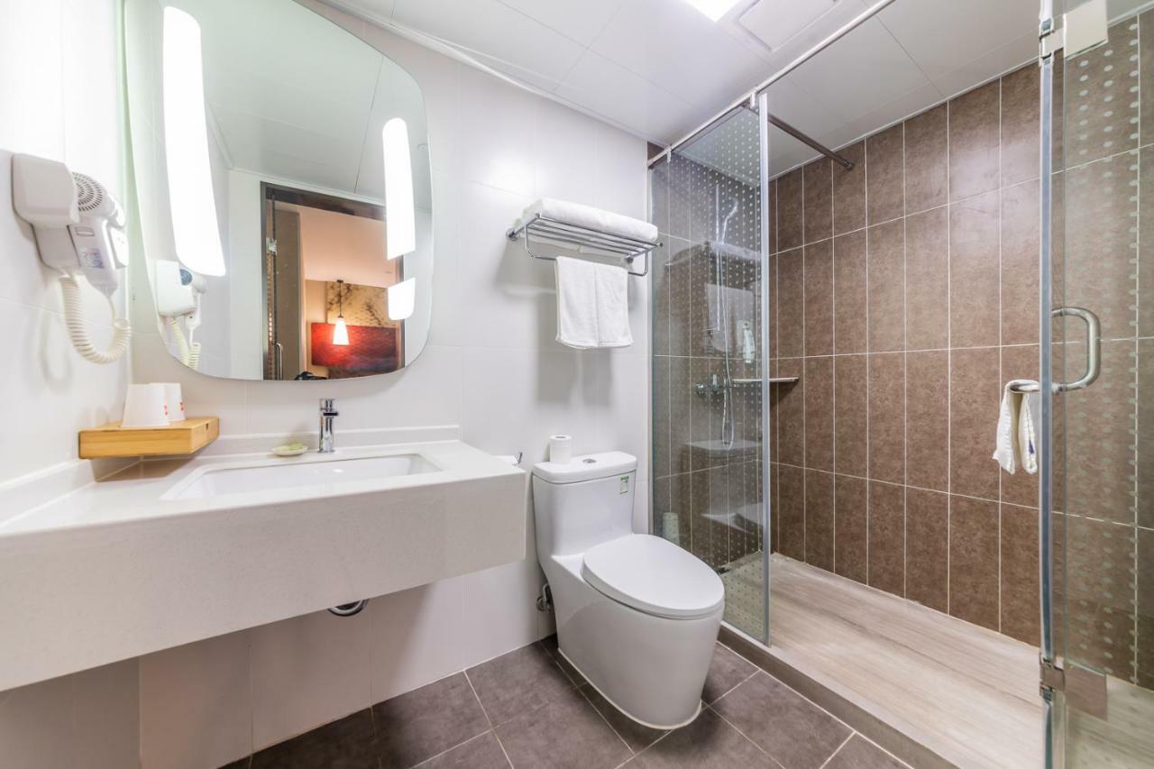 Ibis Chongqing Jiefangbei Pedestrian Street Hotel מראה חיצוני תמונה